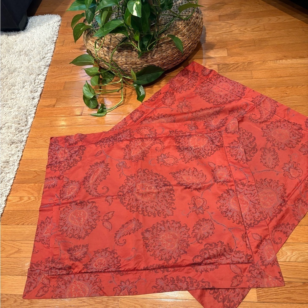 SFERRA Red Paisley Pillowcases